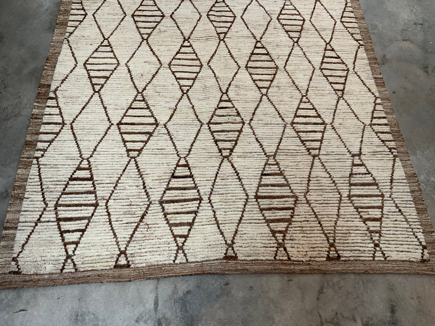 Authentic Moroccan Rug MNRG672144501 - 6'5" x 8'9"