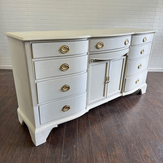 Vintage Palmer Traditional Dresser - Oatmeal